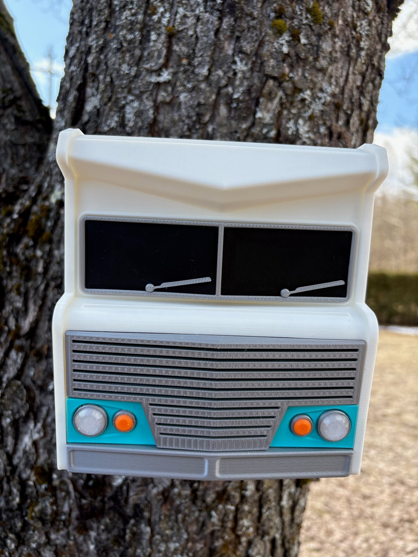 Retro Camper Birdhouse – A Road Trip Retreat for Feathered Friends