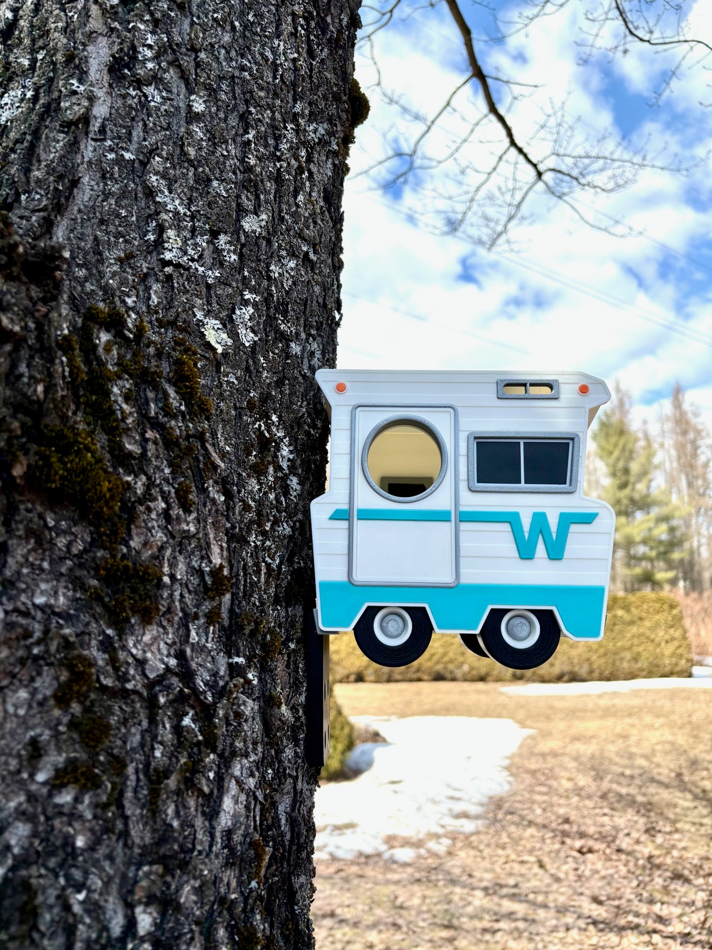 Retro Camper Birdhouse – A Road Trip Retreat for Feathered Friends