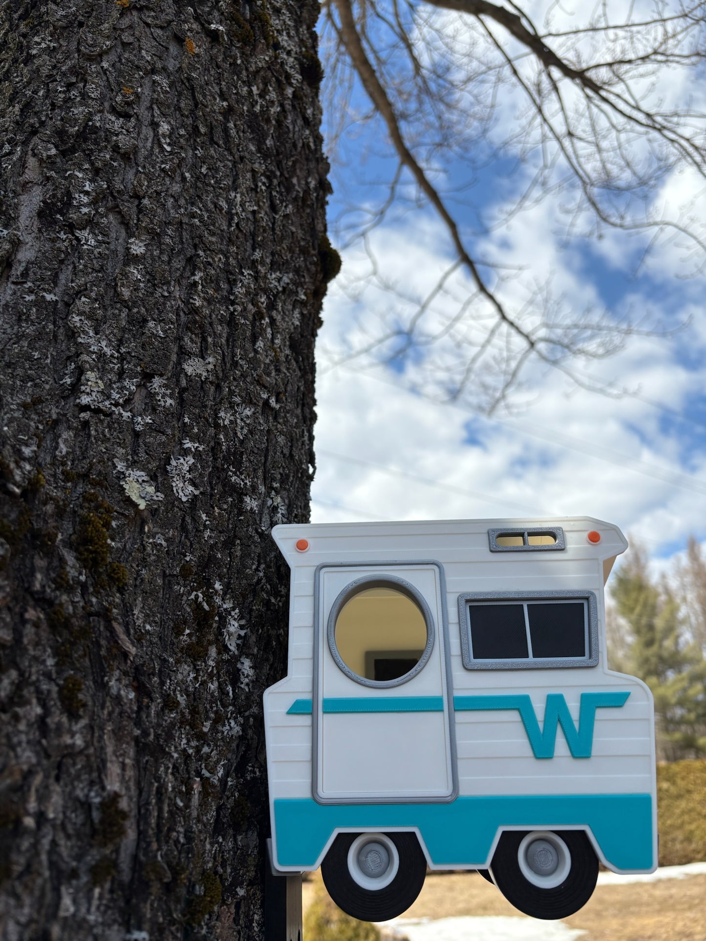 Retro Camper Birdhouse – A Road Trip Retreat for Feathered Friends