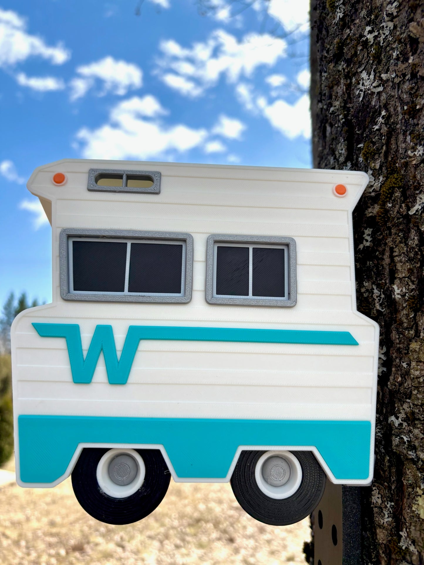Retro Camper Birdhouse – A Road Trip Retreat for Feathered Friends