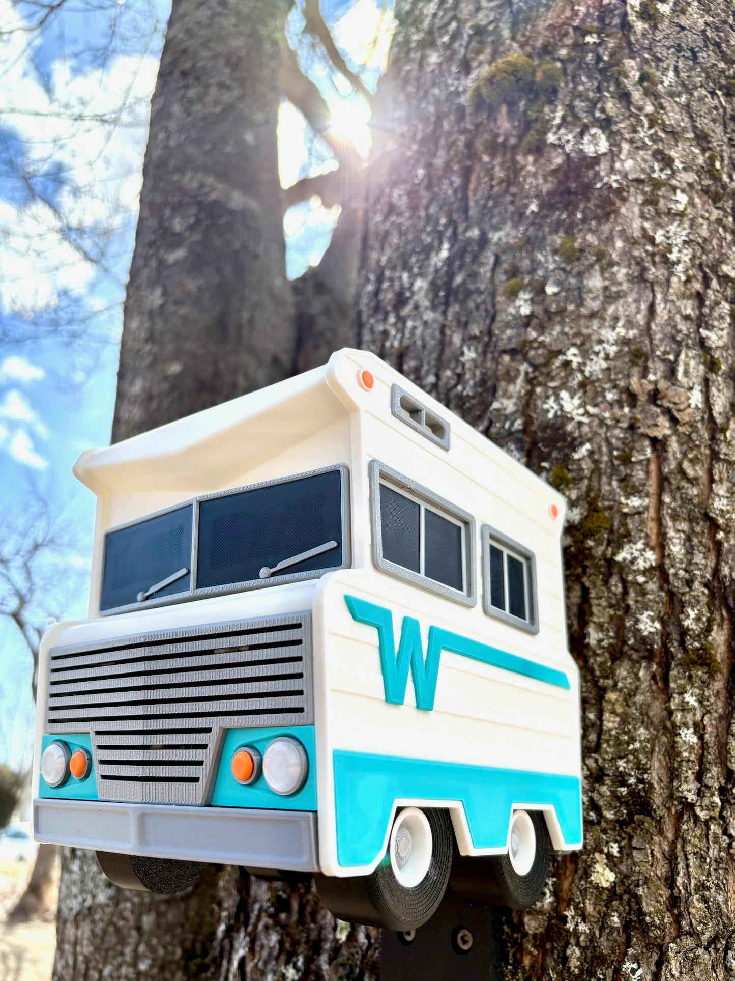 Retro Camper Birdhouse – A Road Trip Retreat for Feathered Friends