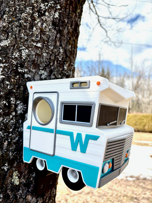 Retro Camper Birdhouse – A Road Trip Retreat for Feathered Friends