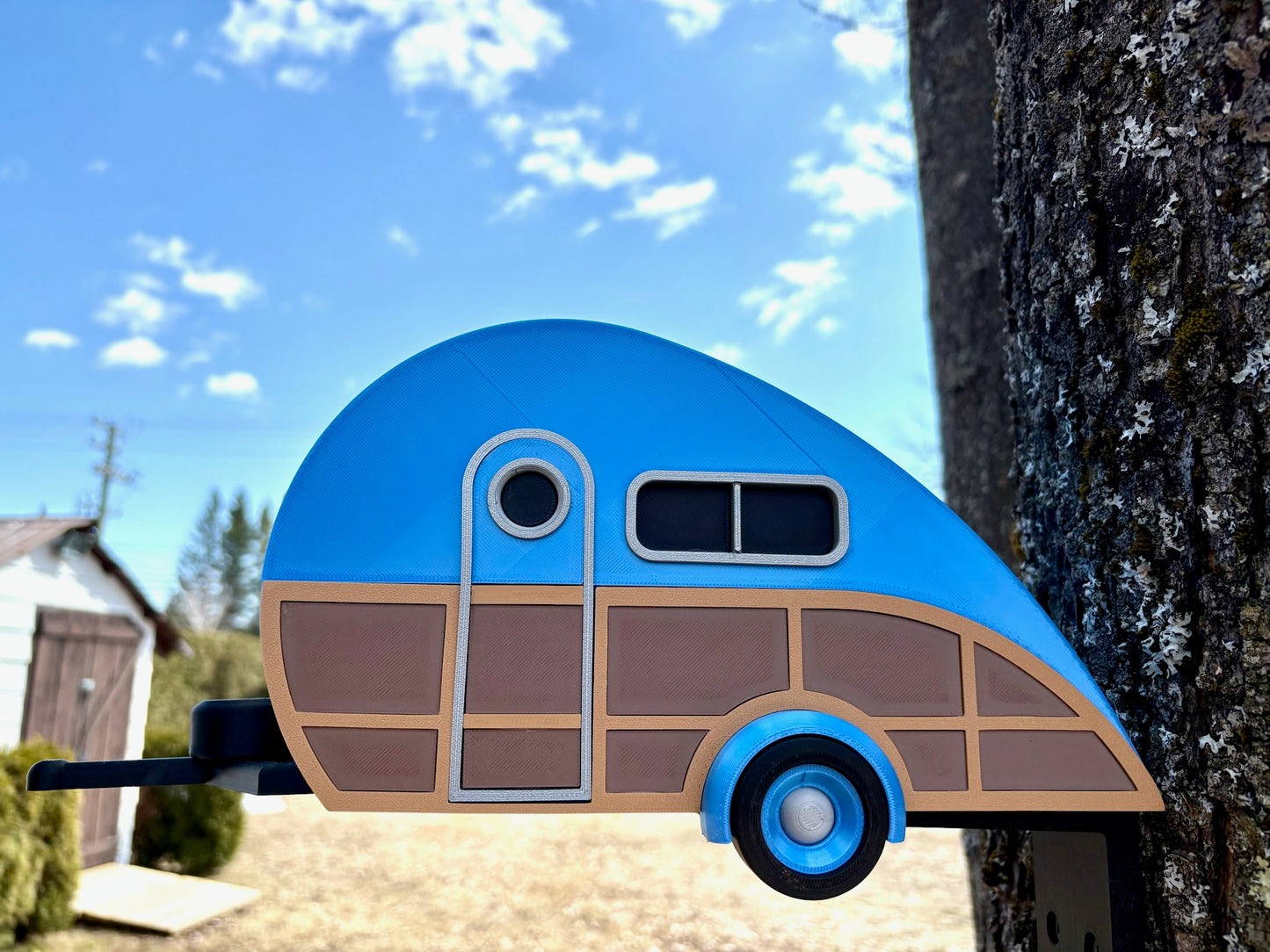 Teardrop Camper Birdhouse – Vintage Vibes for Modern Birds