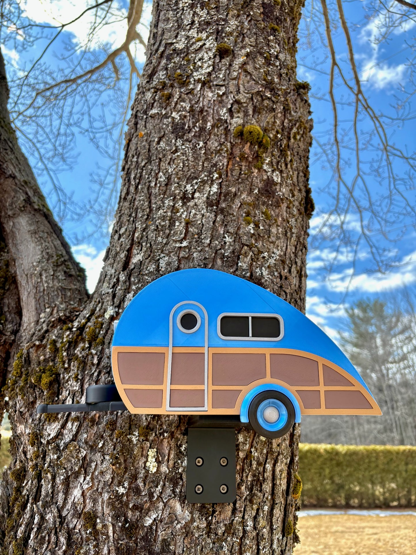 Teardrop Camper Birdhouse – Vintage Vibes for Modern Birds