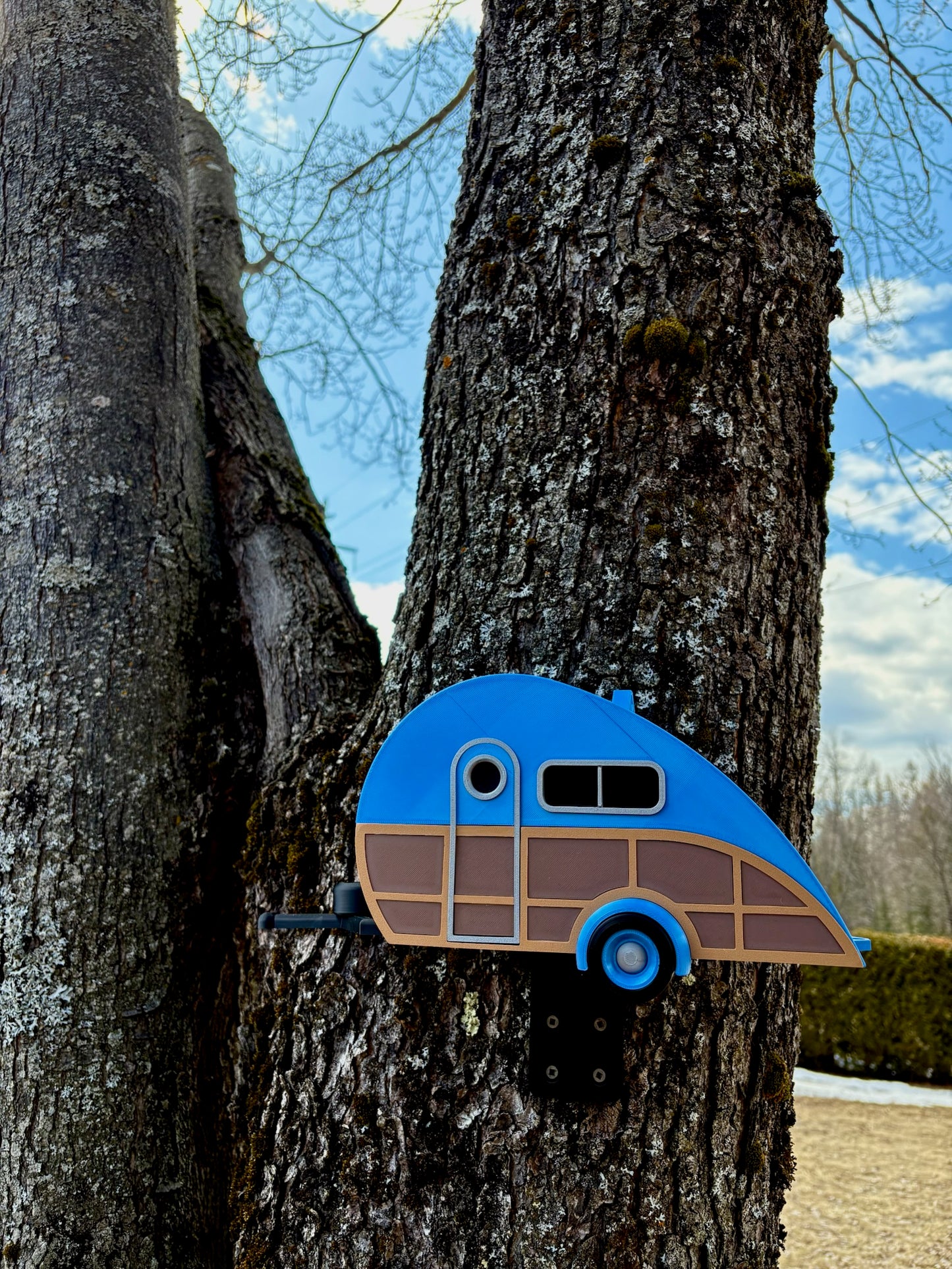 Teardrop Camper Birdhouse – Vintage Vibes for Modern Birds