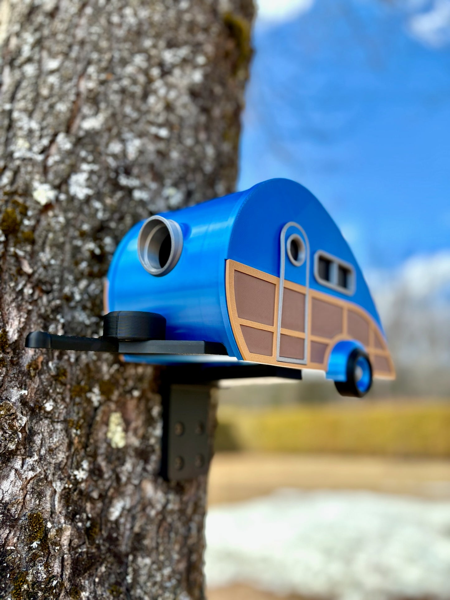 Teardrop Camper Birdhouse – Vintage Vibes for Modern Birds
