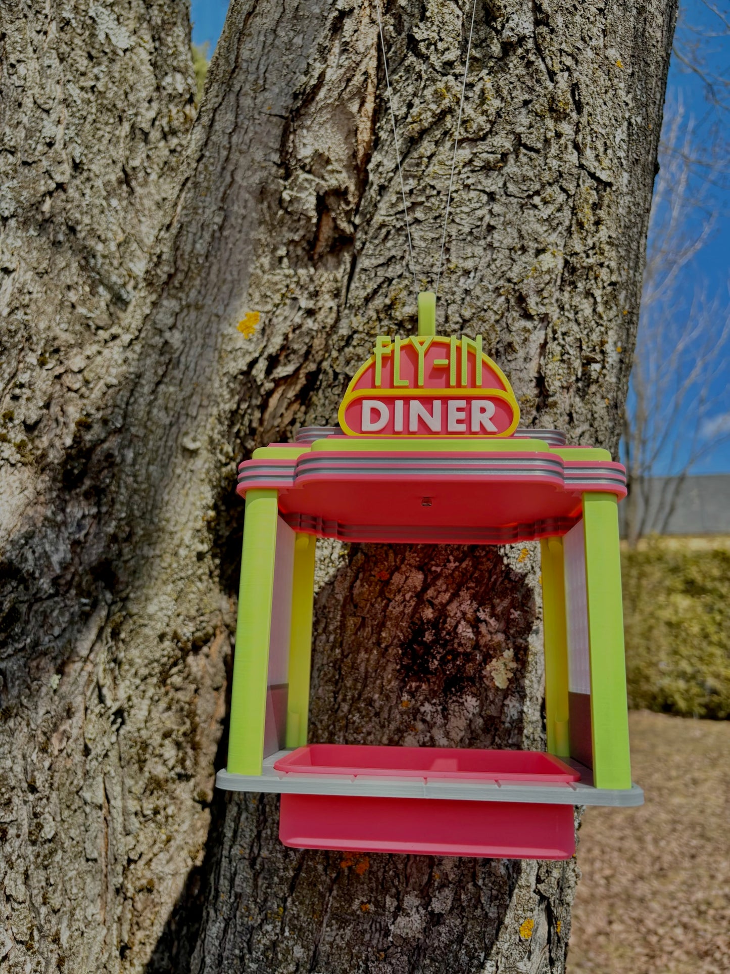Fly-In Diner Bird Feeder – Serving Style with a Side of Seeds