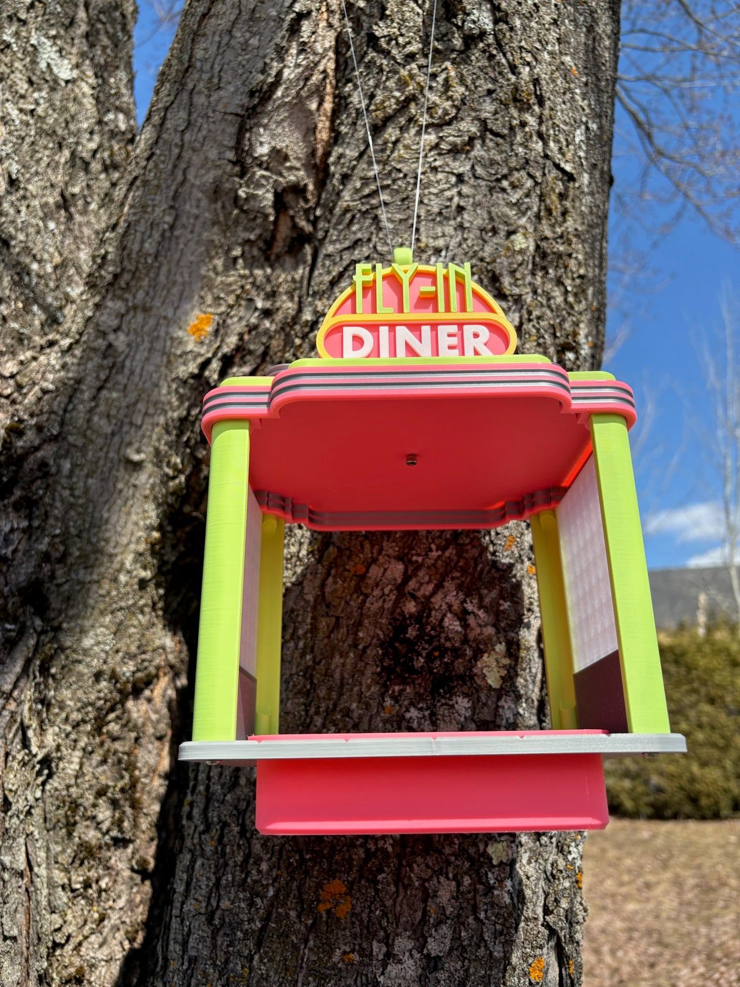 Fly-In Diner Bird Feeder – Serving Style with a Side of Seeds