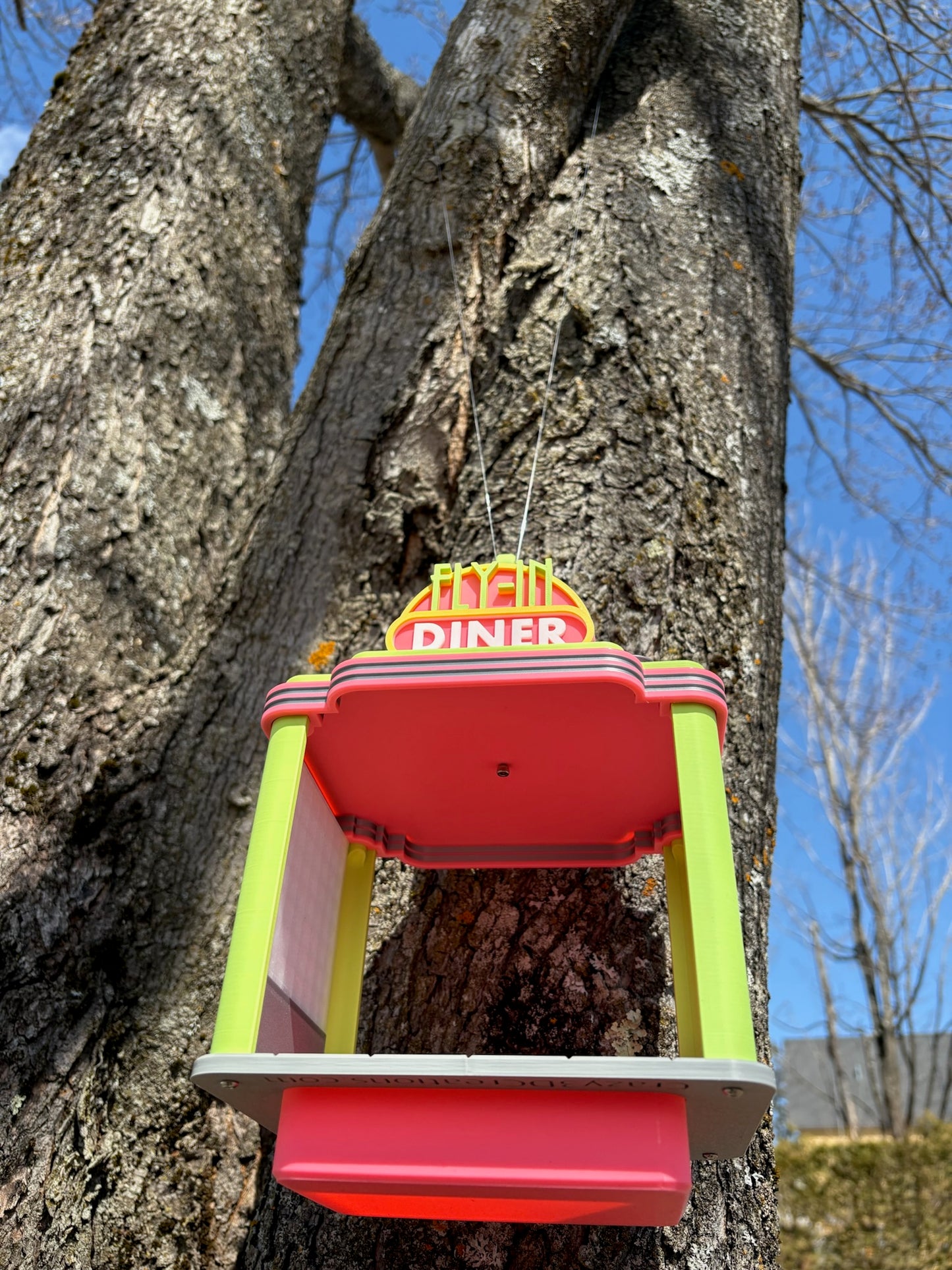 Fly-In Diner Bird Feeder – Serving Style with a Side of Seeds