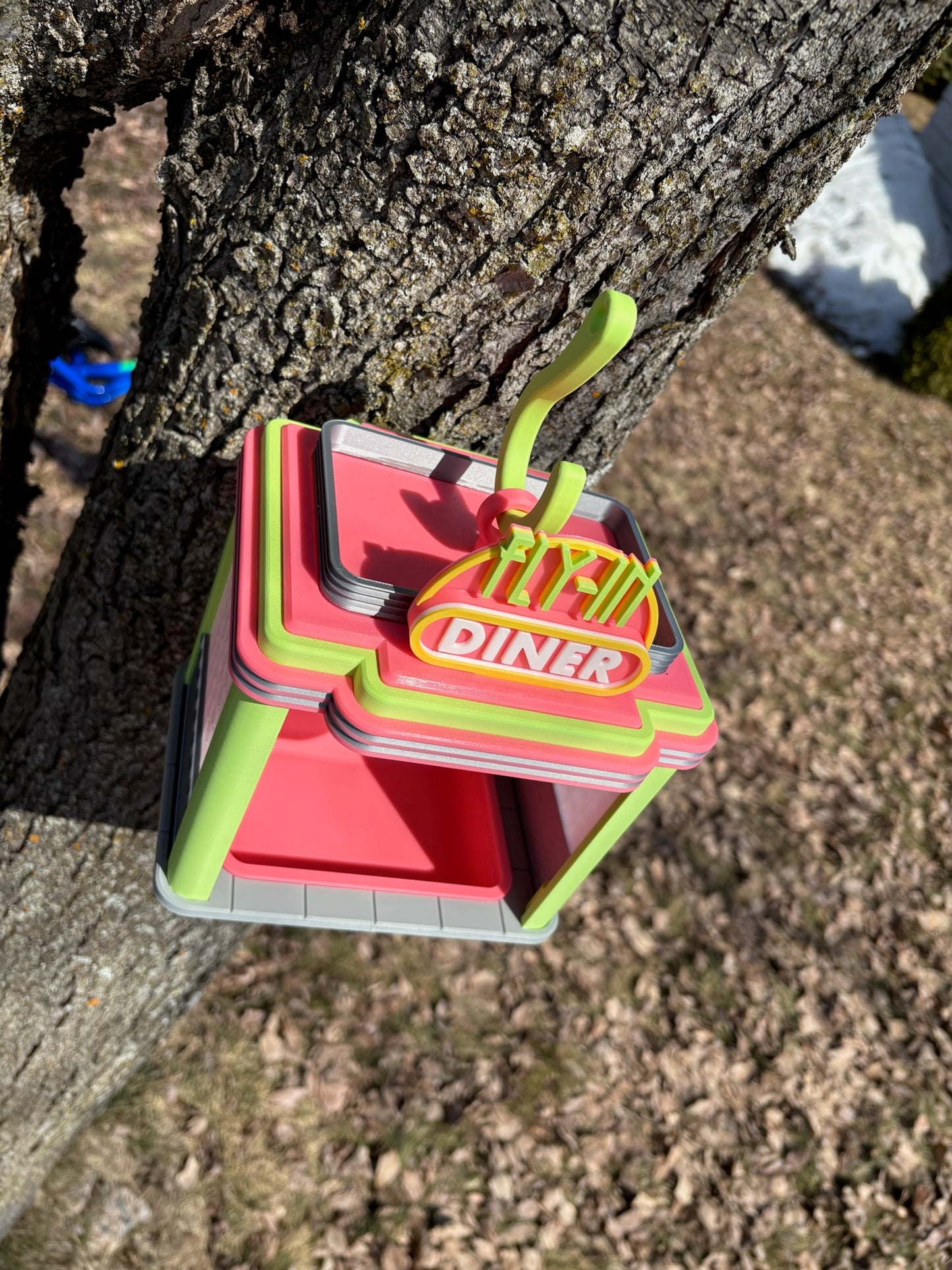 Fly-In Diner Bird Feeder – Serving Style with a Side of Seeds