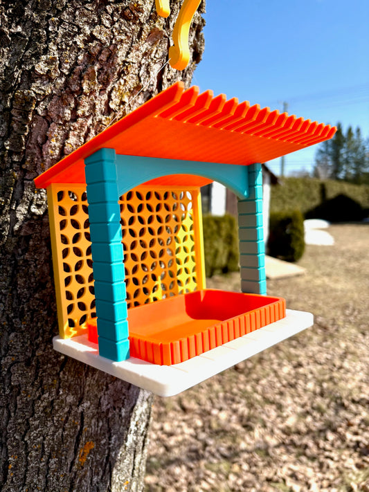 Modern Patio Bird Feeder – A Stylish Spot to Snack