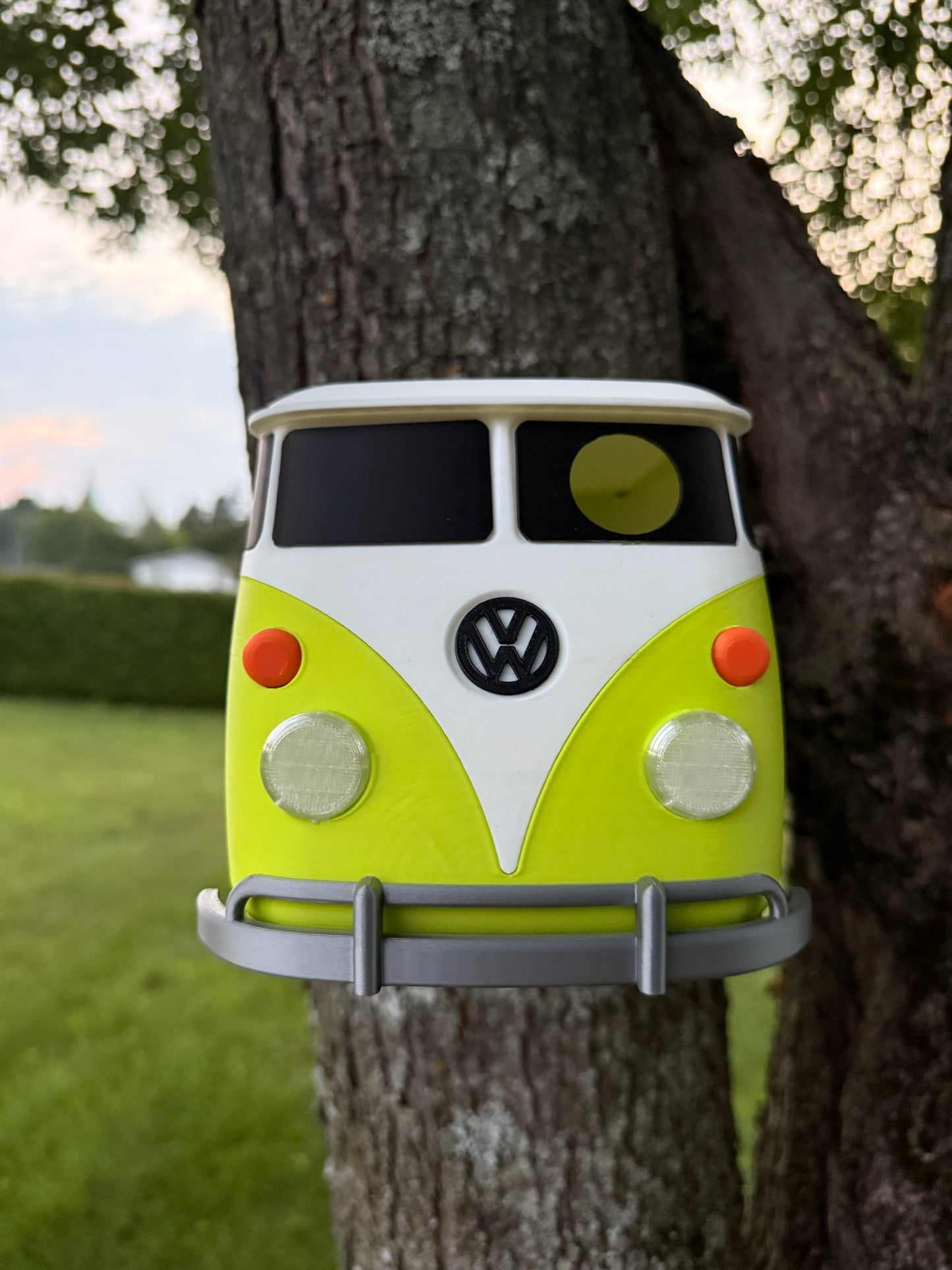 Retro Bus Birdhouse – A Road‑Trip Retreat for Feathered Friends