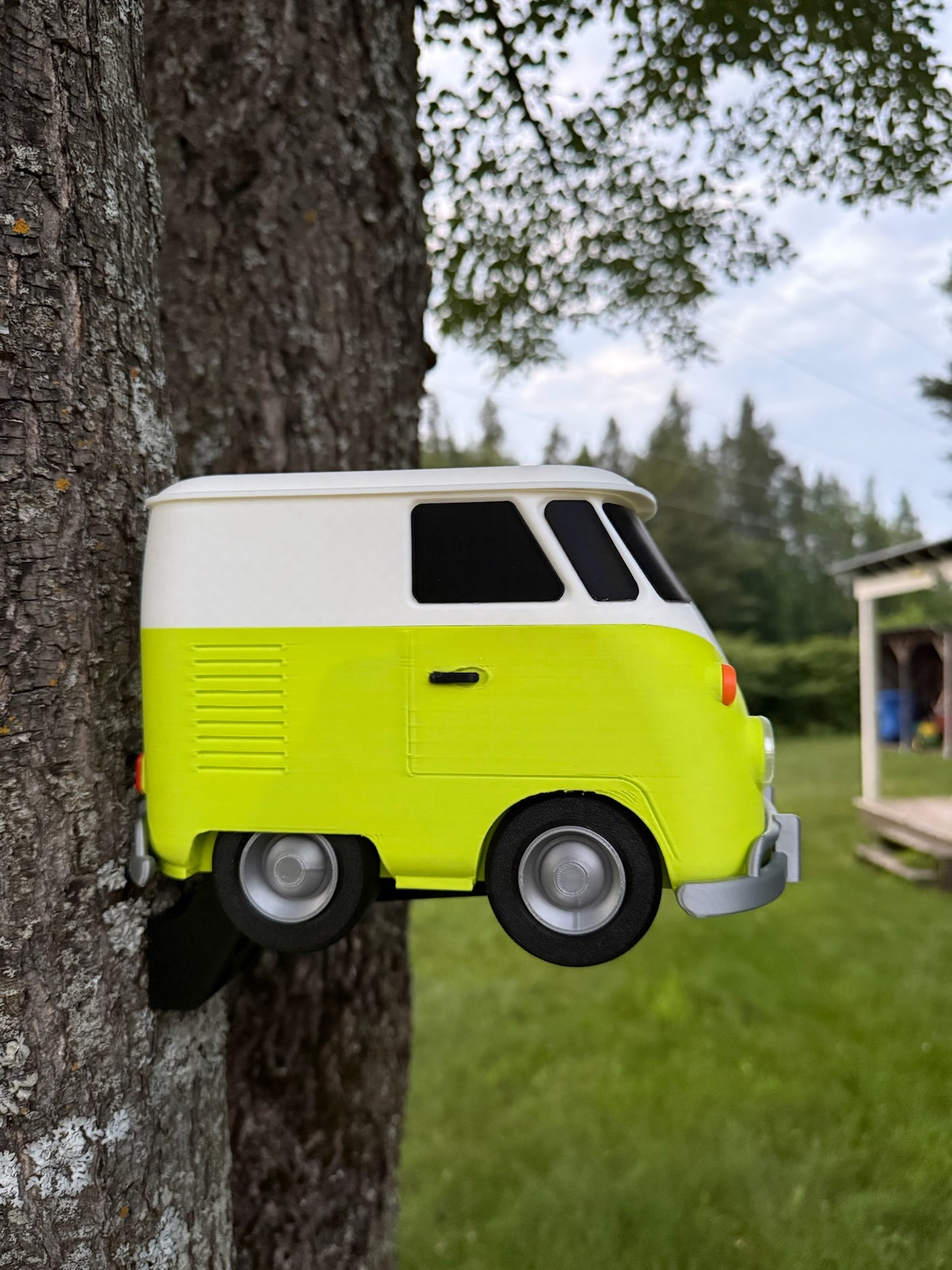 Retro Bus Birdhouse – A Road‑Trip Retreat for Feathered Friends
