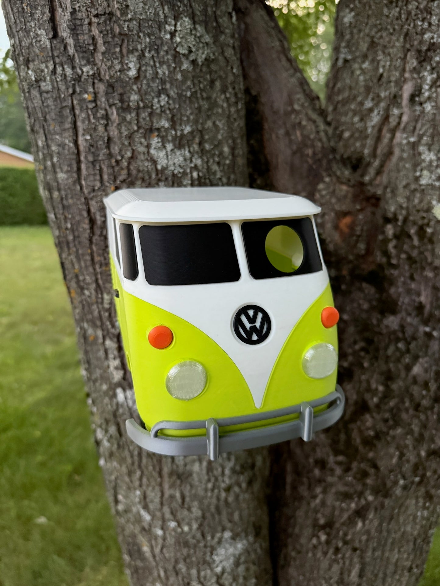 Retro Bus Birdhouse – A Road‑Trip Retreat for Feathered Friends