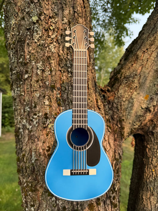 Guitar Birdhouse – A Melody for Your Backyard