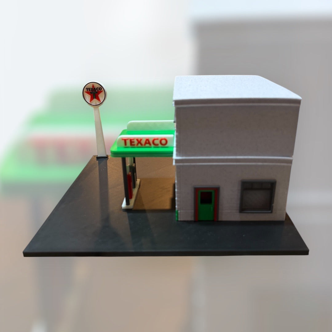 Texaco Service Station — 1:64 Hot Wheels Diorama