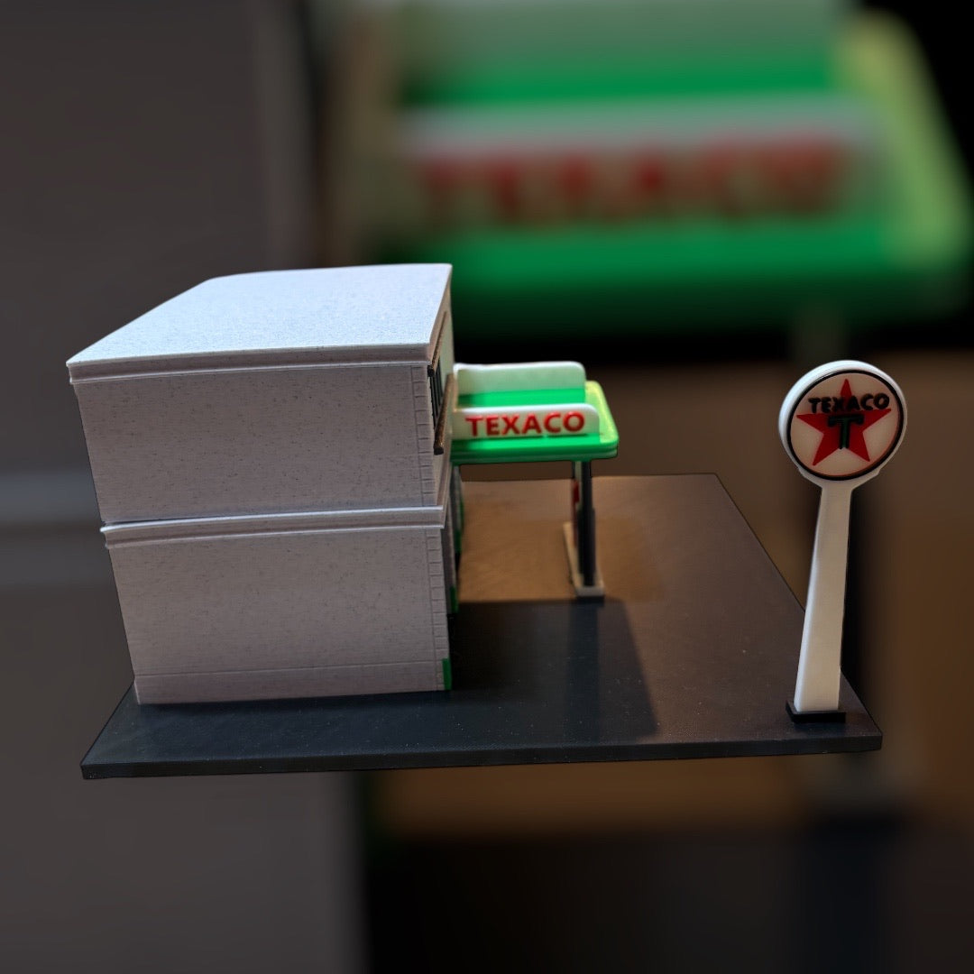 Texaco Service Station — 1:64 Hot Wheels Diorama