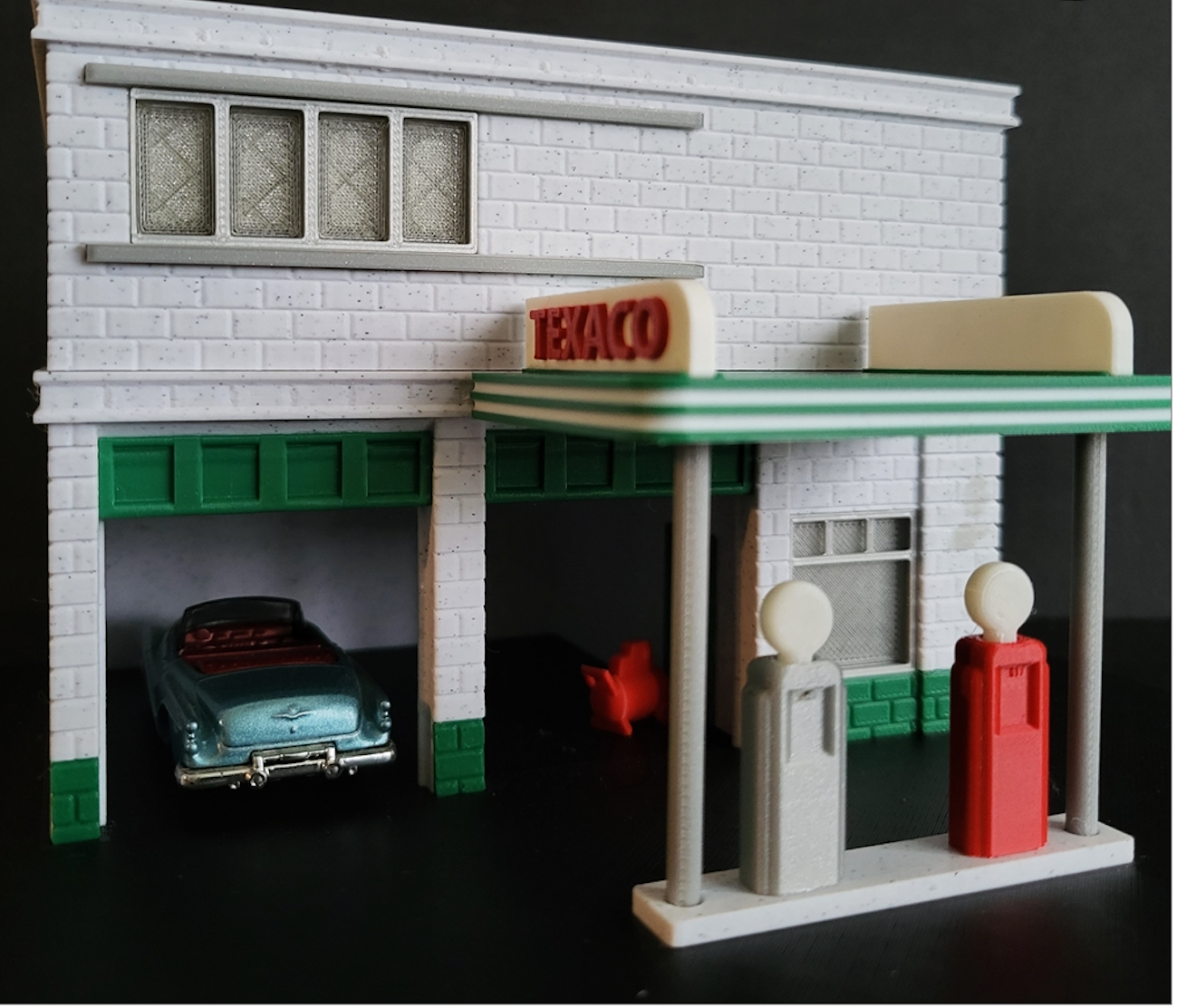 Texaco Service Station — 1:64 Hot Wheels Diorama